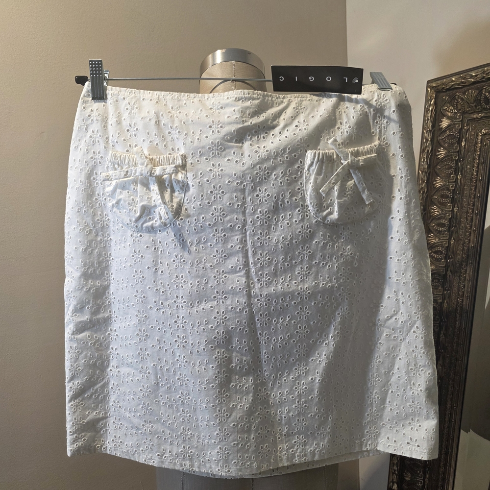 NWT - Logic - White Eyelet Skirt with Bow Accents On Front Pockets. Sz 12.